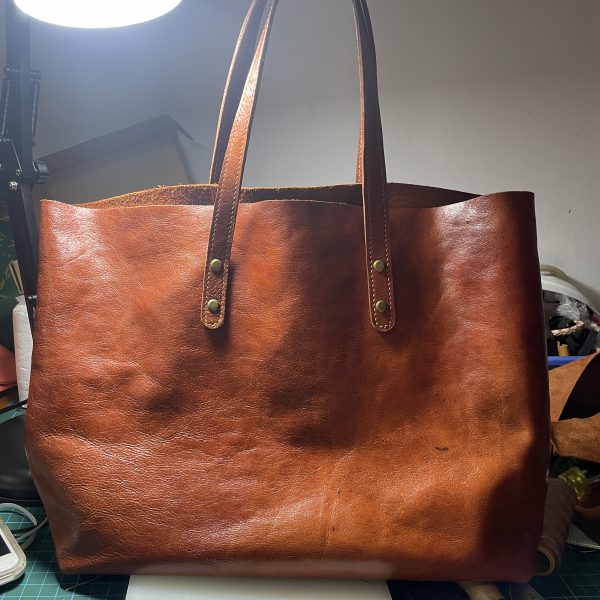 奢華、精緻手工製真皮側孭包手袋 - 適合講究 Style 的單肩包 Luxurious Handcrafted Leather Bag: Versatile Shoulder Bag for Style-Conscious Shoppers