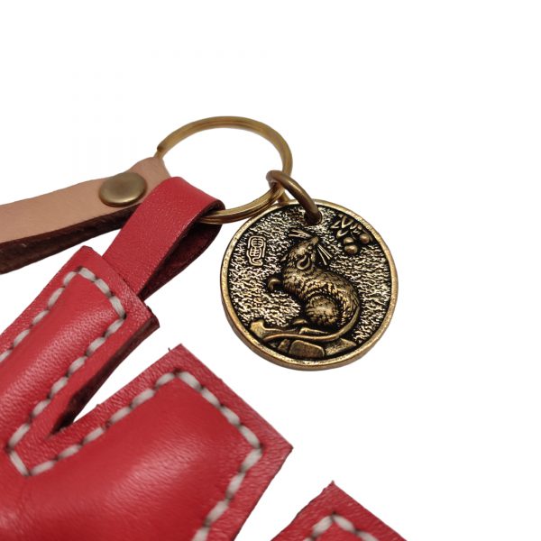 時尚真皮牛皮生肖字母鎖匙扣 Stylish Genuine Leather Zodiac Animal Keychain with Initial